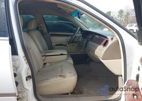 2003 Lincoln Town Car Signature из США, поврежденный, VIN 1LNHM82W83Y653121